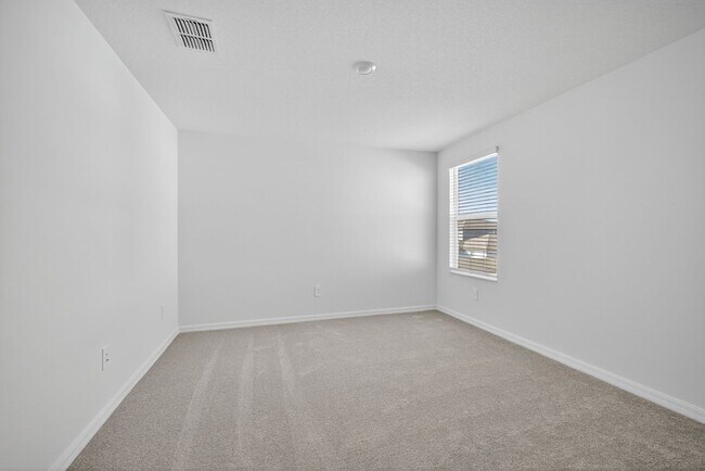 Building Photo - Brand New 6-Bed Available Now!