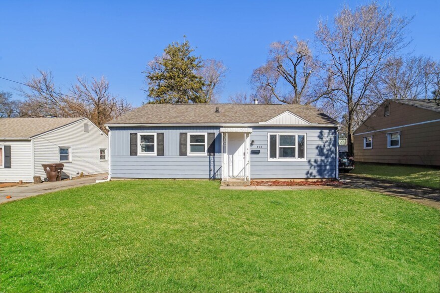 Building Photo - 823 W Bartlett Ct