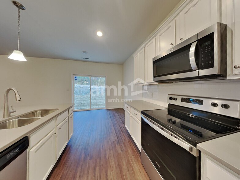 Building Photo - 130 Marin Dr