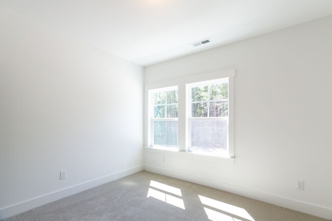 Building Photo - Stunning home in The Parks at Meadowview!