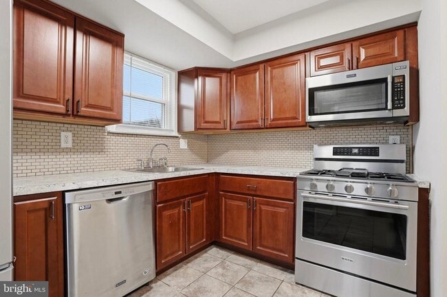 Building Photo - 4546 Rosemarie Dr