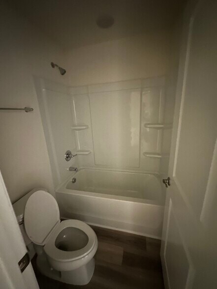 Building Photo - 38 Nailsworth St