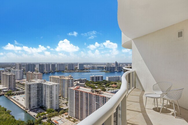 Building Photo - 17201 Collins Ave
