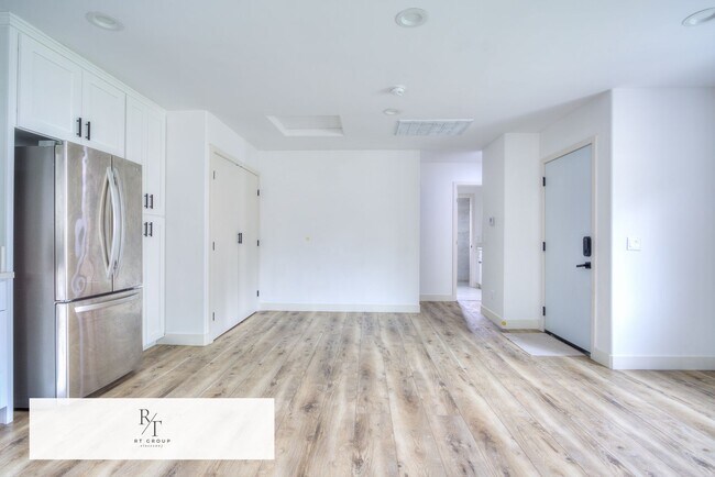 Building Photo - Bright 2BD Back House in Temple City Unified School District – Washer/Dryer Included. Separate En...