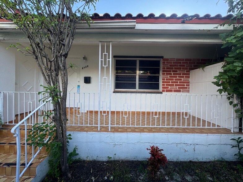 Primary Photo - 2732 SW 23rd Ter