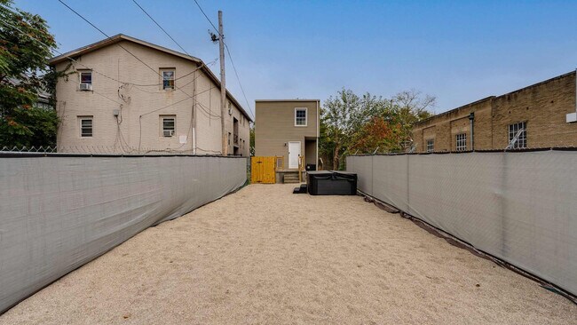 Building Photo - 1279 Indianola Ave