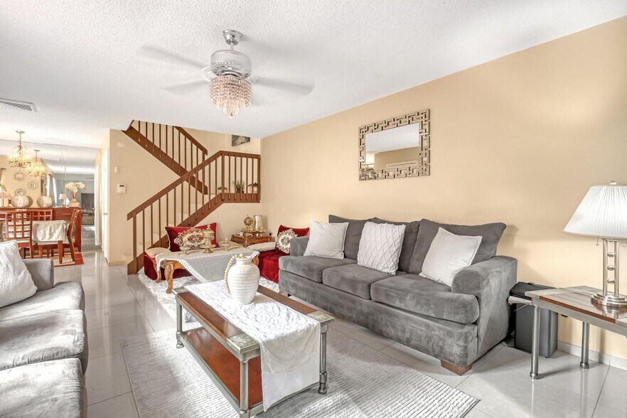 Building Photo - 728 Mill Valley Pl