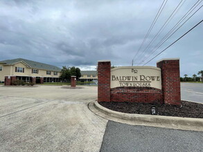 Building Photo - Luxurious 3-Bedroom Condo in Panama City, FL with Spacious Layout and Modern Amenities!