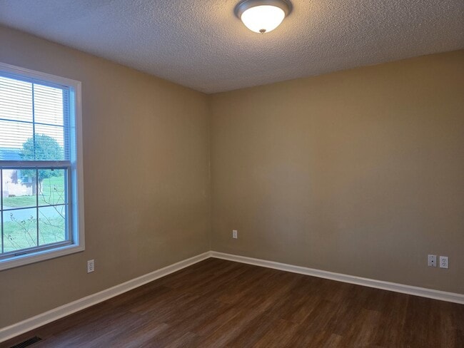 Building Photo - 1609 Bourland Ln