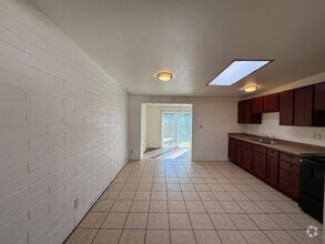 Building Photo - 2Bdm 1 Bath, Washer/Dryer Hookups, Will no...