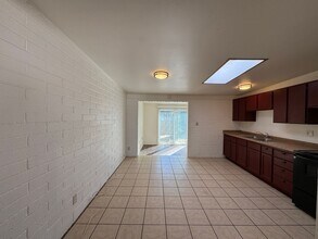Building Photo - 2Bdm 1 Bath, Washer/Dryer Hookups, Will no last long!