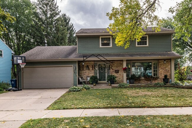 Building Photo - Your NW Sanctuary: 4-BR Single Family Home