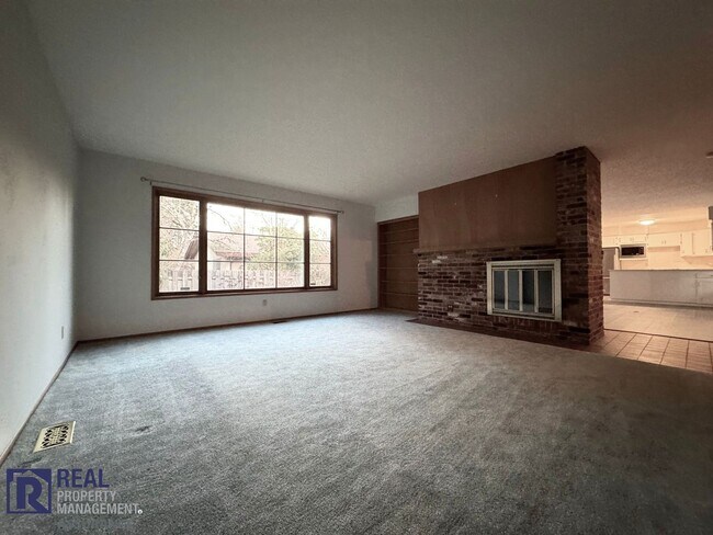 Building Photo - Charming 4 bedroom Rambler!