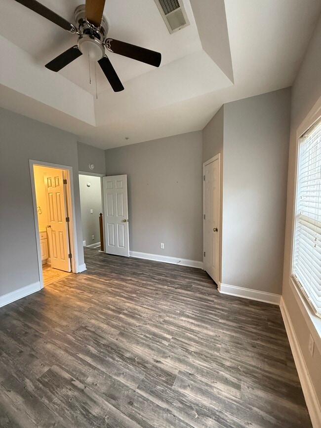 Building Photo - 917 Shearer St