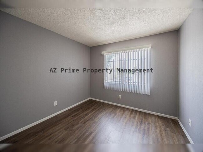 Building Photo - 5414 W Lynwood St