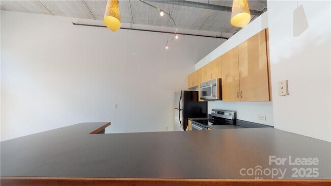 Building Photo - 626 N Graham St