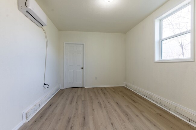 Building Photo - 1621 Thompson Dr