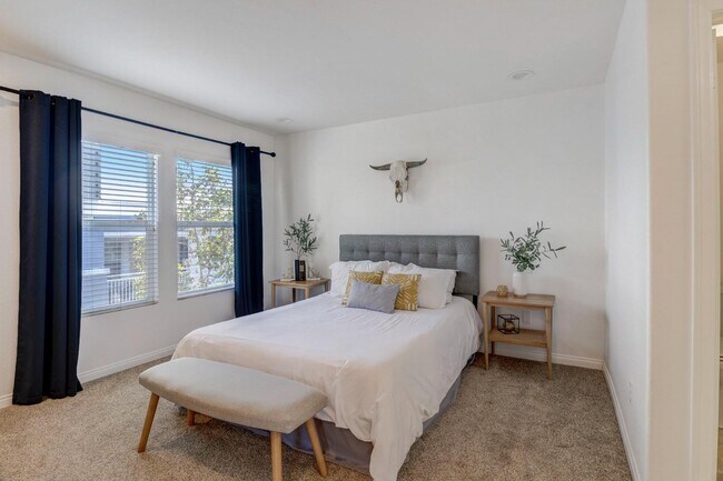 Building Photo - 3504 Shoreline Bluff Ln