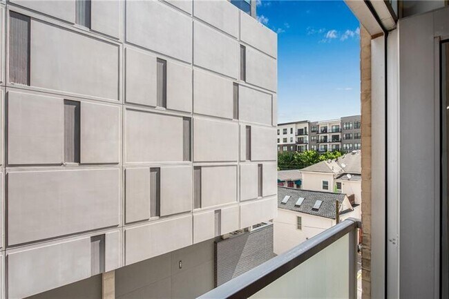 Building Photo - 805 Peachtree St NE