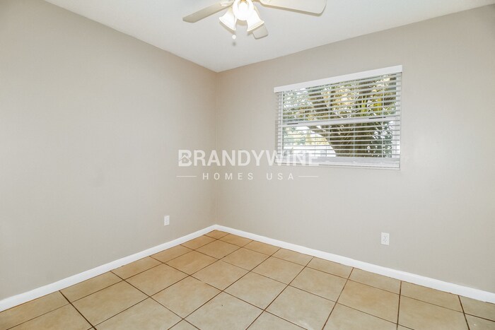 Building Photo - 3221 Thistlehill Dr