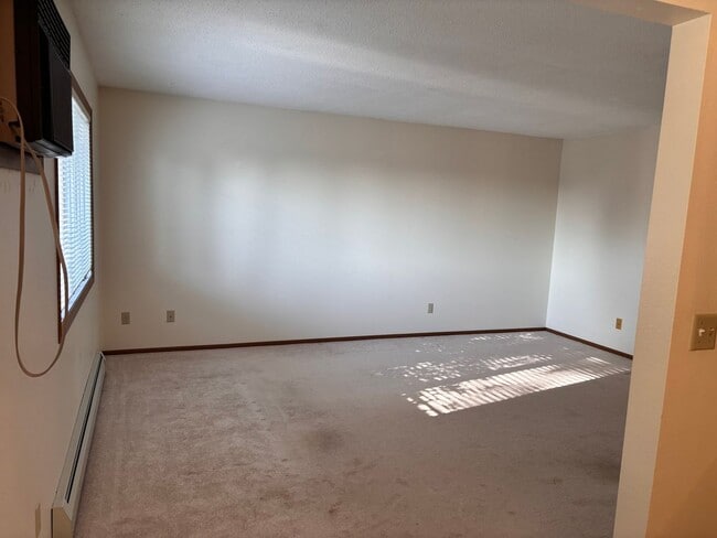Building Photo - 1505 Shannon Dr NE