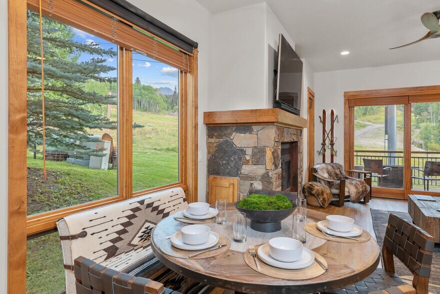 Building Photo - 404 Adams Ranch Rd