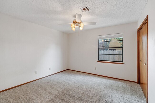 Building Photo - Well-Kept Home in Crosby Park Estates