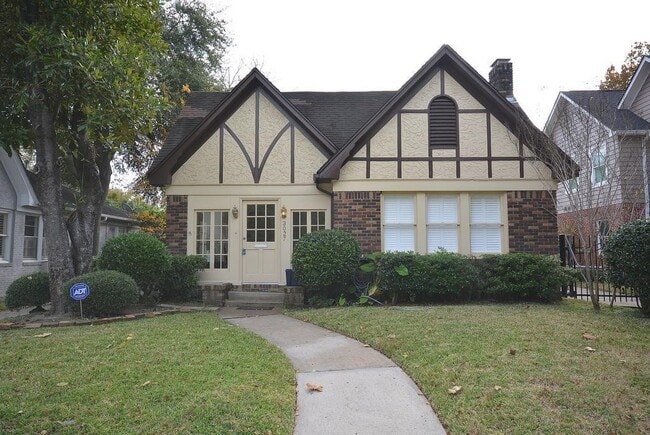 Building Photo - 3027 Amherst St
