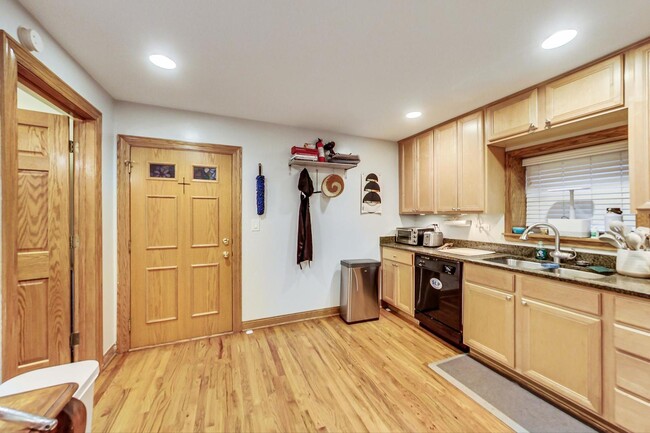 Building Photo - 2911 N Talman Ave