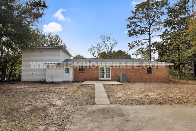 Building Photo - Fully Renovated 5-Bedroom Home with Modern...