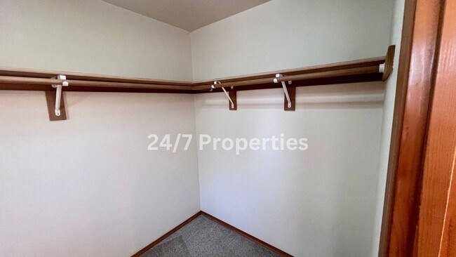 Building Photo - Beautiful 3 BD | 2.5 BA Duplex in Wine Cou...