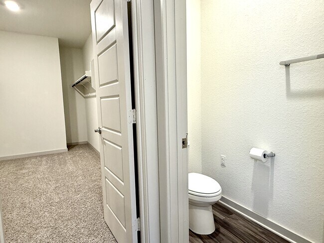 Building Photo - 13916 Lubeck Dr