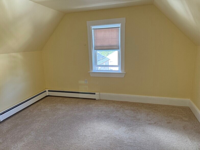 Building Photo - 5 Brown Ave