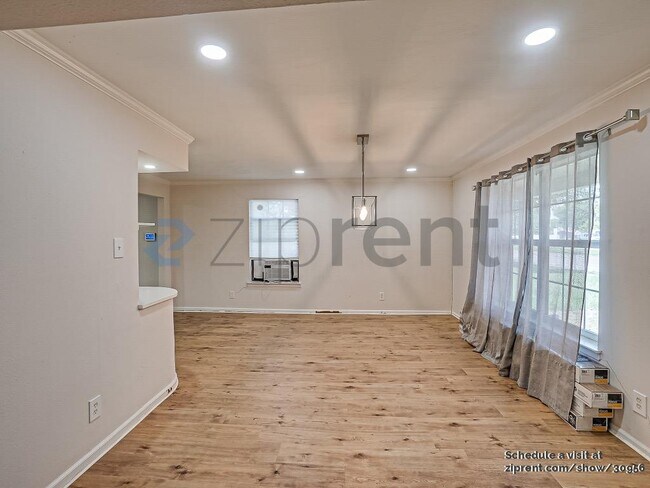 Building Photo - 8826 Bruton Rd