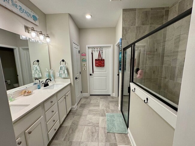 Building Photo - 176 Arazzo Wy