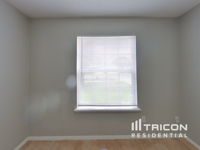Building Photo - 9574 Villiers Dr N