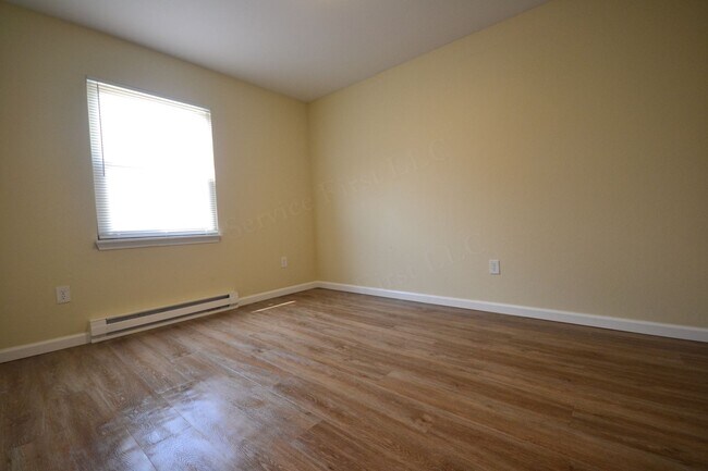 Building Photo - Marshfield Apartments