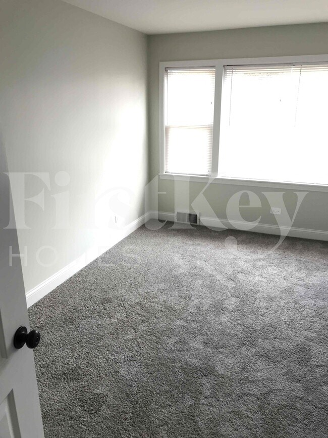 Building Photo - 2607 W 81st St