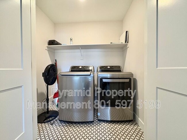 Building Photo - 1027 Wasatch Spring Rd