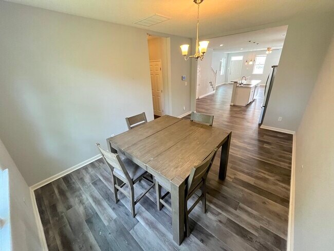 Building Photo - COME MEET YOUR NEW HOME! BRAND NEW & UPDATED!