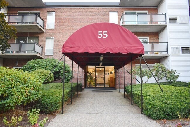 Building Photo - 55 Broadlawn Park