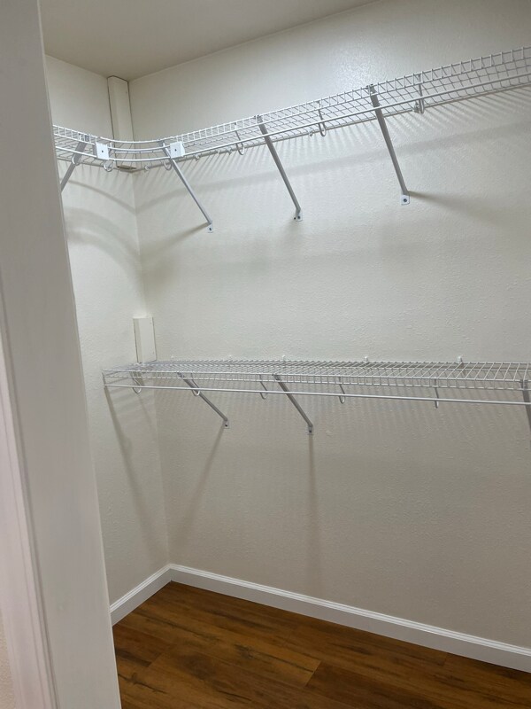 Building Photo - 214 Eagle Ave