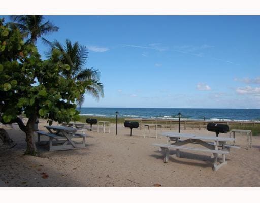 Building Photo - 5000 N Ocean Blvd