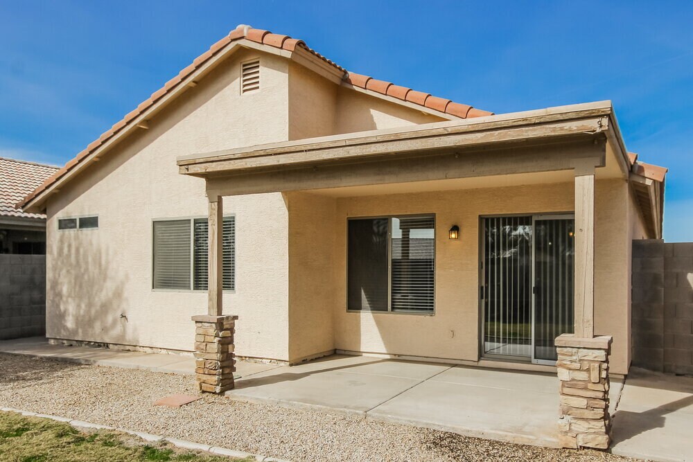 Building Photo - 1105 E Nardini St