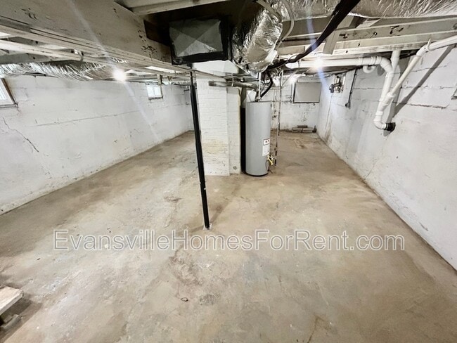 Building Photo - 712 S Barker Ave