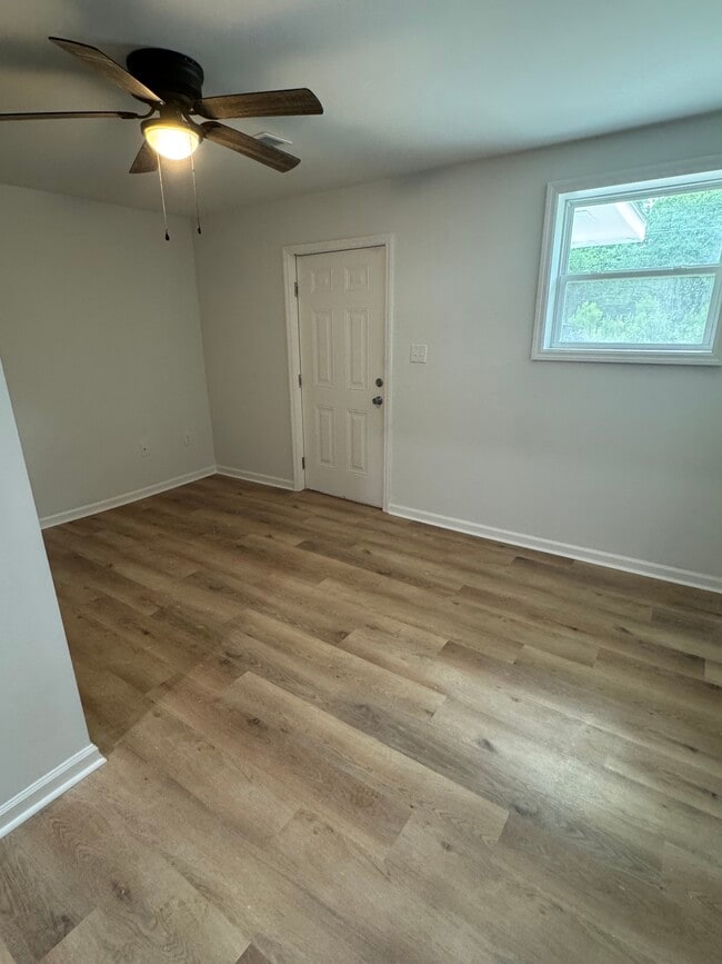 Building Photo - 125 Tigers Den Ln