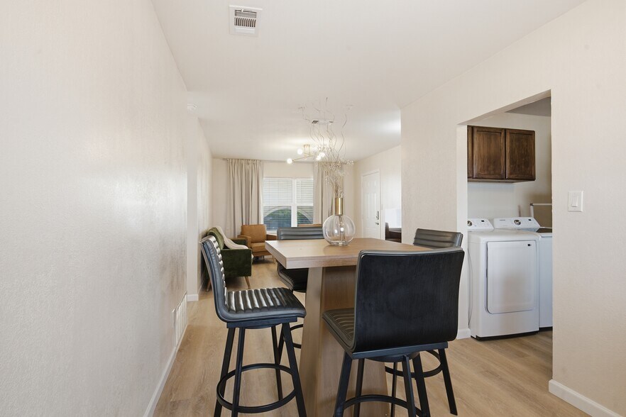 Building Photo - 4705 Shadylane Dr