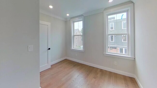 Building Photo - 92 George St