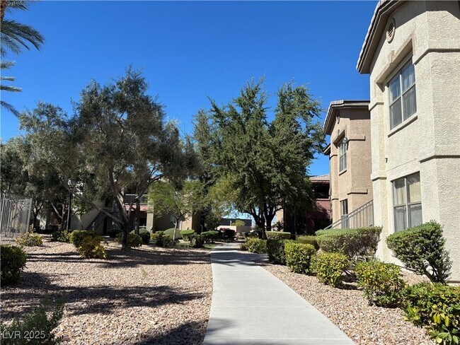 Building Photo - 8000 W Badura Ave