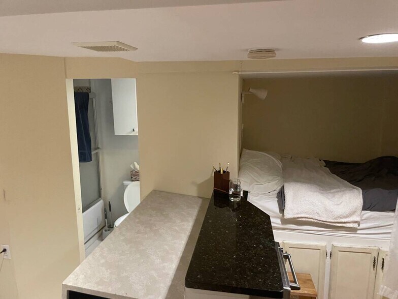 Building Photo - 8 Fulkerson St